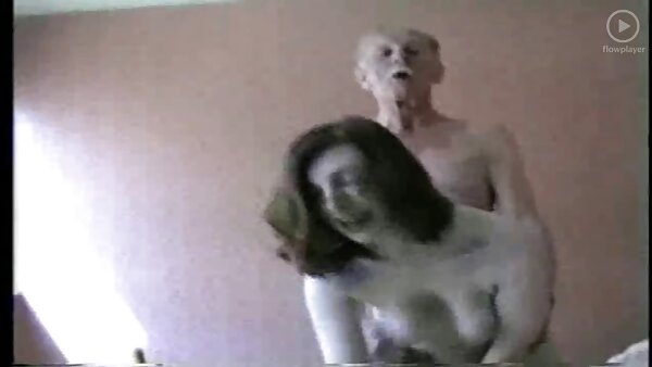 بانی راتن دو نفوذ سکس با مادر زن جوان شده روی صورتش عکس می گیرد