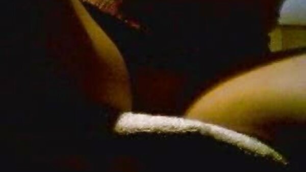 لزبوهای داغ و داستان های سکسی مادر زن بی تنه هنگام دوش گرفتن با دیلدوها بازی می کنند